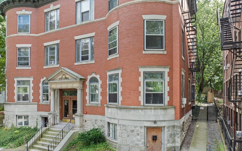 9 Braemore Road, Unit 1 Boston, MA 02135 - Photo 18 of 23 Gallery Image 18
