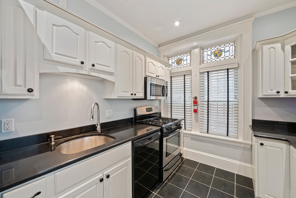 9 Braemore Road, Unit 1 Boston, MA 02135 - Photo 7 of 23 Gallery Image 7