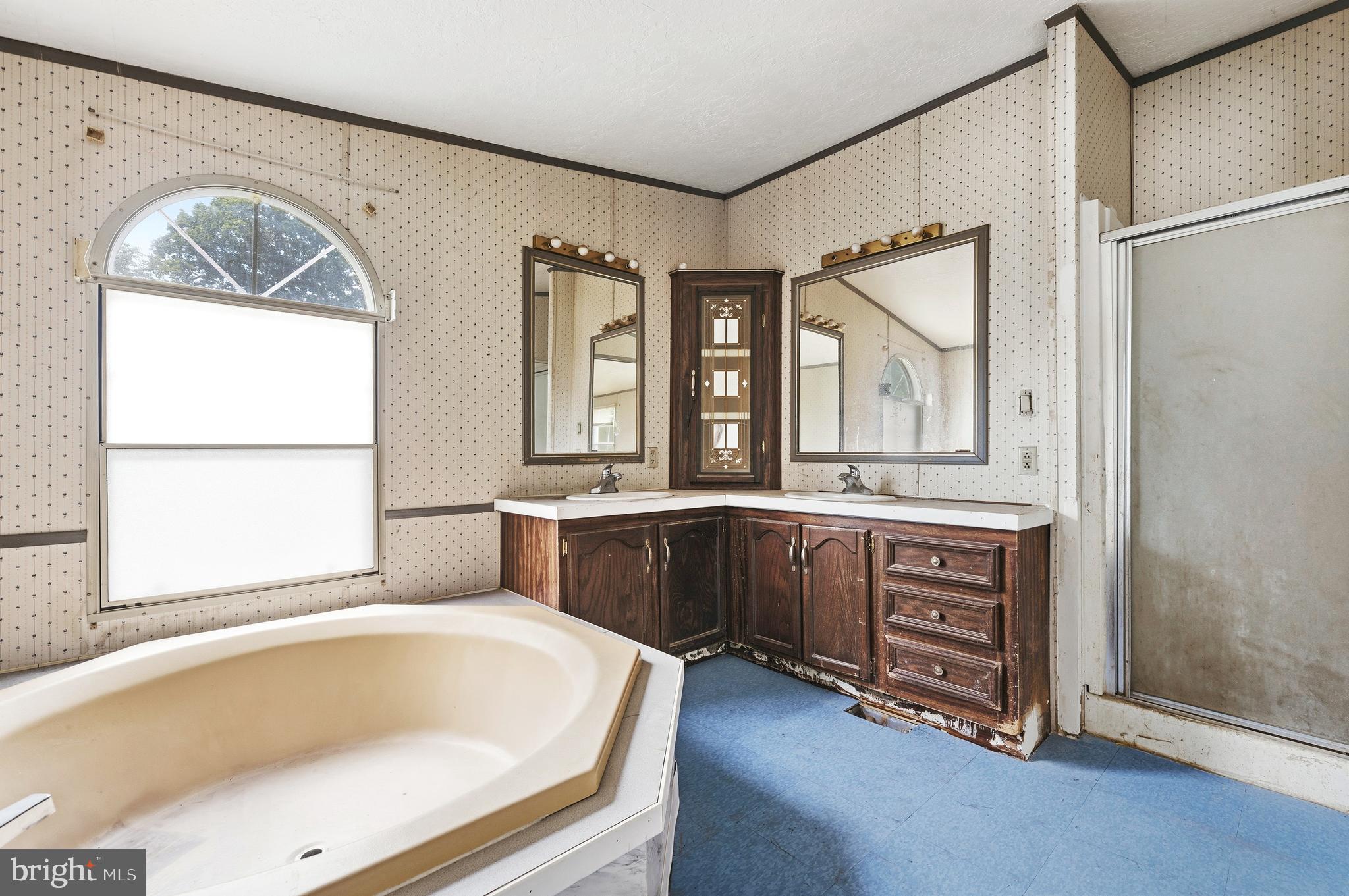 3009 Ponds Wood Road Huntingtown, MD 20639 - Photo 38 of 54 Primary ensuite.