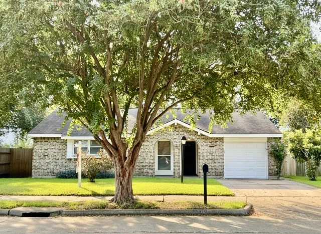 $1,850 | 13419 Greenway Drive, Sugar Land, TX 77498