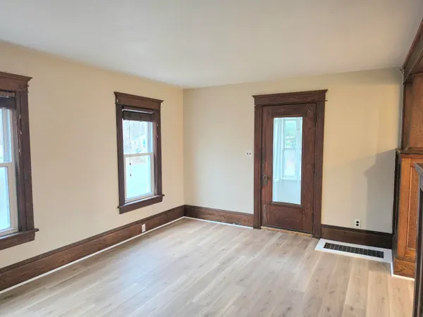 $139,900 | 406 East McDevitt Avenue, Jackson, MI 49203