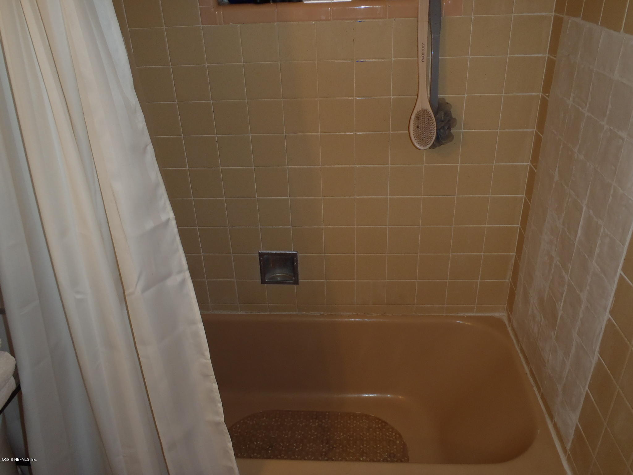 5535 Beney Road Jacksonville, FL 32207 - Photo 20 of 25 a bathroom with a shower