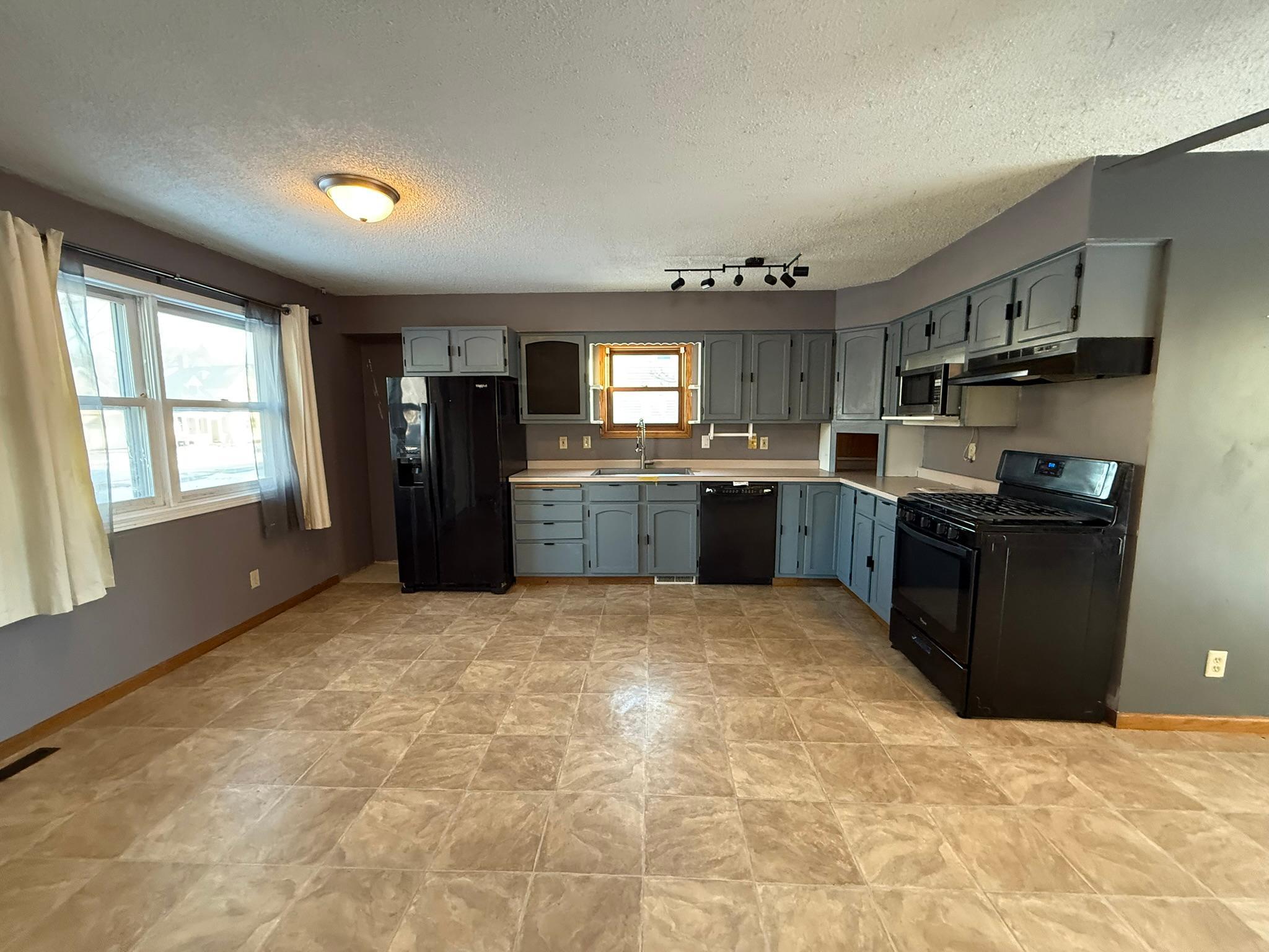 117 9th Street Northwest Faribault, MN 55021 - Photo 7 of 15