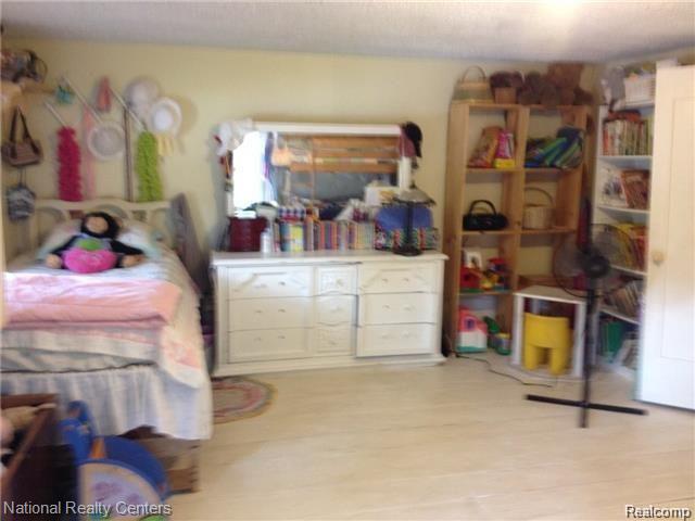 8985 Clyde Road Fenton, MI 48430 - Photo 25 of 37 26.jpg