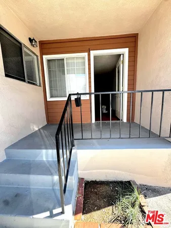 $1,950 | 3055 Foothill Boulevard, Unit 9, La Crescenta, CA 91214