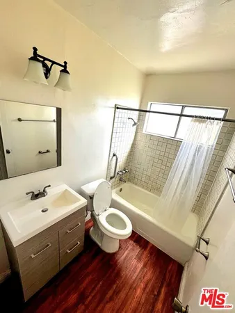 $1,950 | 3055 Foothill Boulevard, Unit 9, La Crescenta, CA 91214