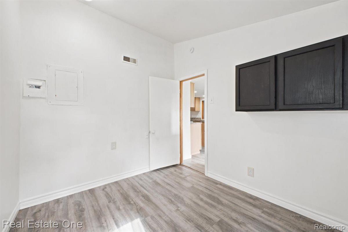 3003 Longview Avenue Rochester, MI 48307 - Photo 19 of 35 21-IMG_1455.jpg
