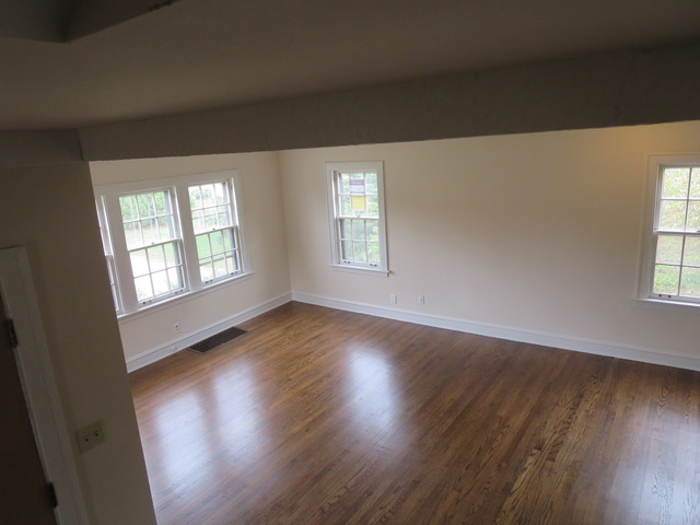 240 W Street Elmhurst, IL 60126 - Photo 3 of 21