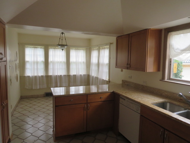 240 W Street Elmhurst, IL 60126 - Photo 5 of 21
