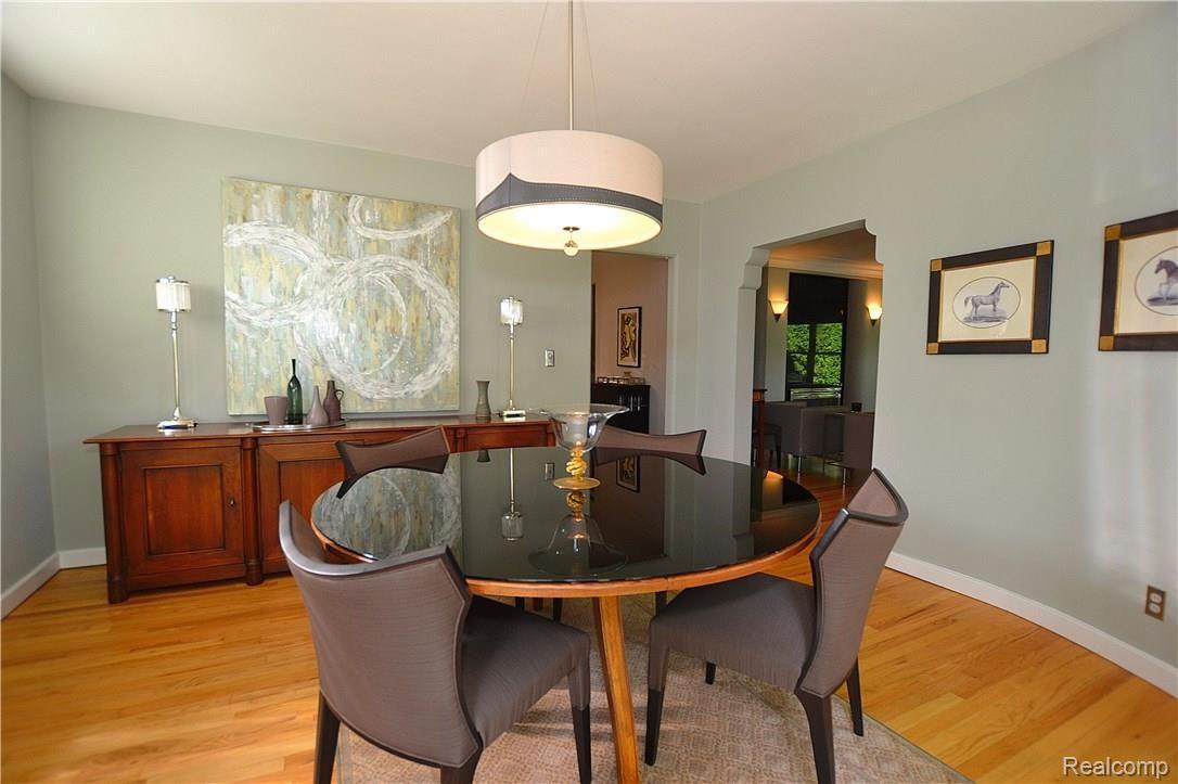 3211 Greentree Road Bloomfield Hills, MI 48304 - Photo 12 of 36 View 2