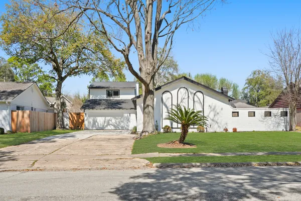 $4,650 | 10722 Lynbrook Drive, Houston, TX 77042