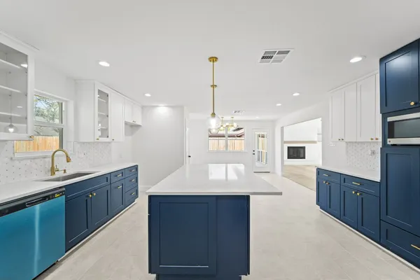 $4,650 | 10722 Lynbrook Drive, Houston, TX 77042