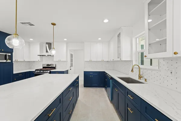 $4,650 | 10722 Lynbrook Drive, Houston, TX 77042