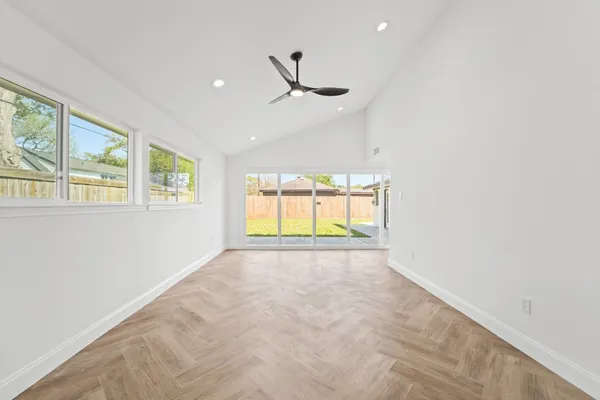 $4,650 | 10722 Lynbrook Drive, Houston, TX 77042