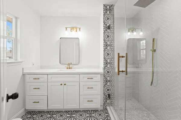 $4,650 | 10722 Lynbrook Drive, Houston, TX 77042