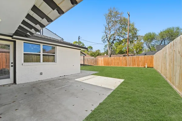 $4,650 | 10722 Lynbrook Drive, Houston, TX 77042