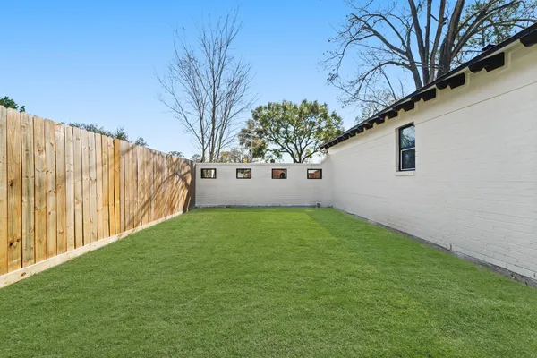 $4,650 | 10722 Lynbrook Drive, Houston, TX 77042