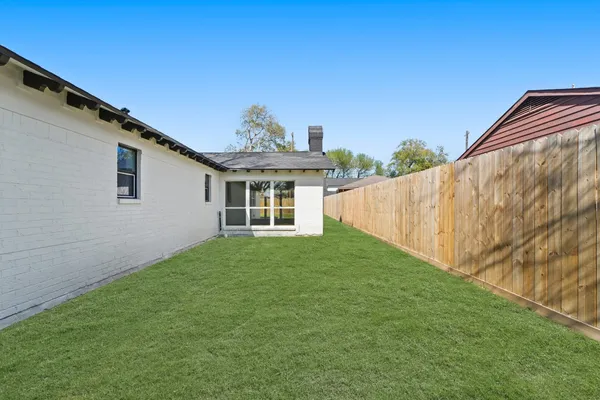 $4,650 | 10722 Lynbrook Drive, Houston, TX 77042