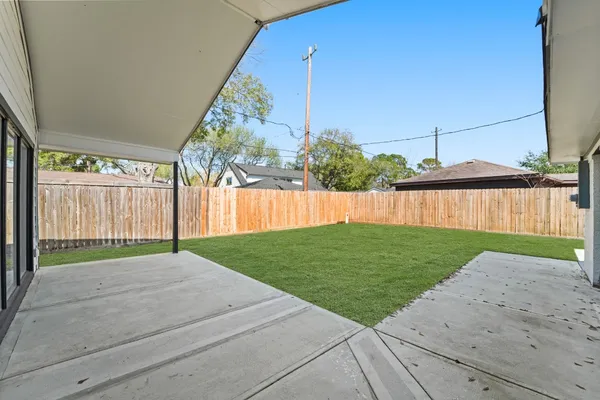 $4,650 | 10722 Lynbrook Drive, Houston, TX 77042