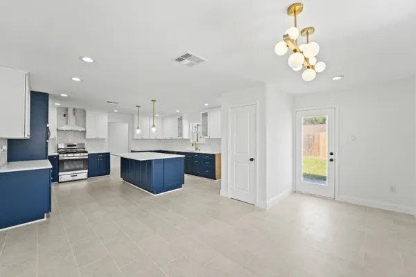 $4,650 | 10722 Lynbrook Drive, Houston, TX 77042