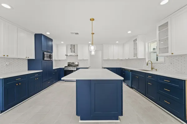 $4,650 | 10722 Lynbrook Drive, Houston, TX 77042