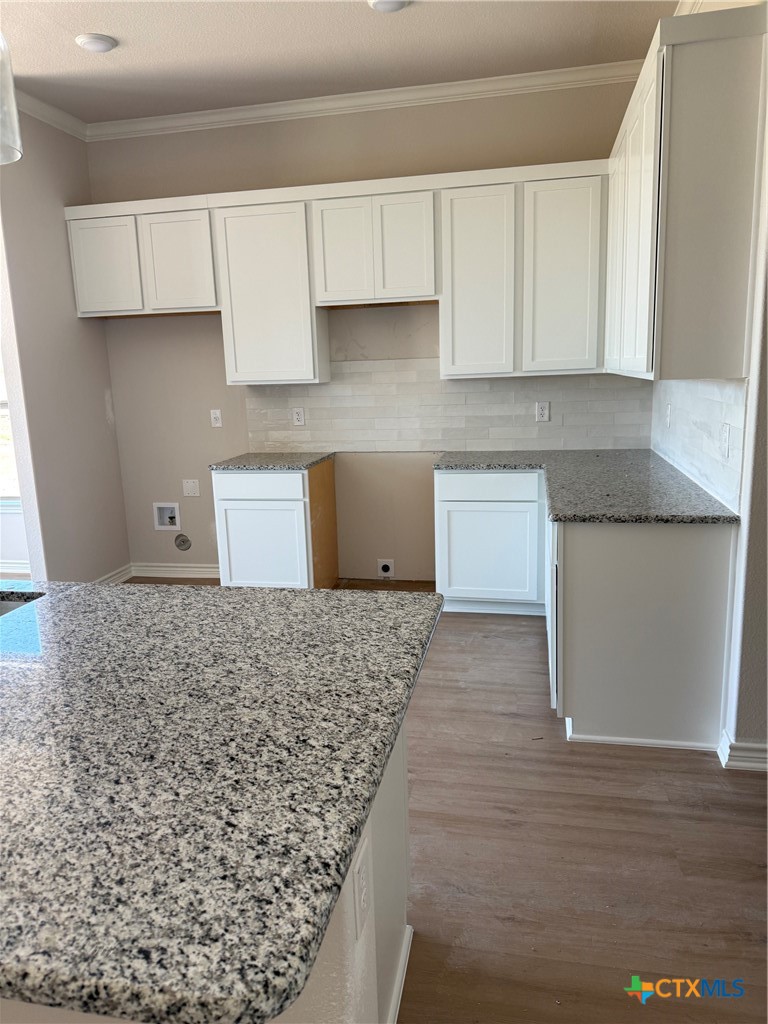 7102 Touchstone Drive Temple, TX 76502 - Photo 7 of 14 a kitchen with granite countertop a sink and cabinets