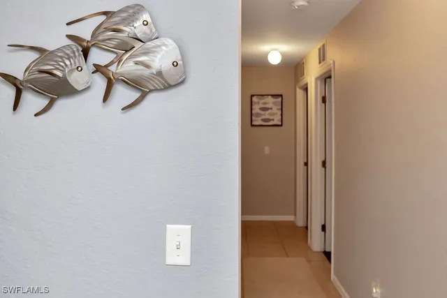 a view of entryway with livingroom