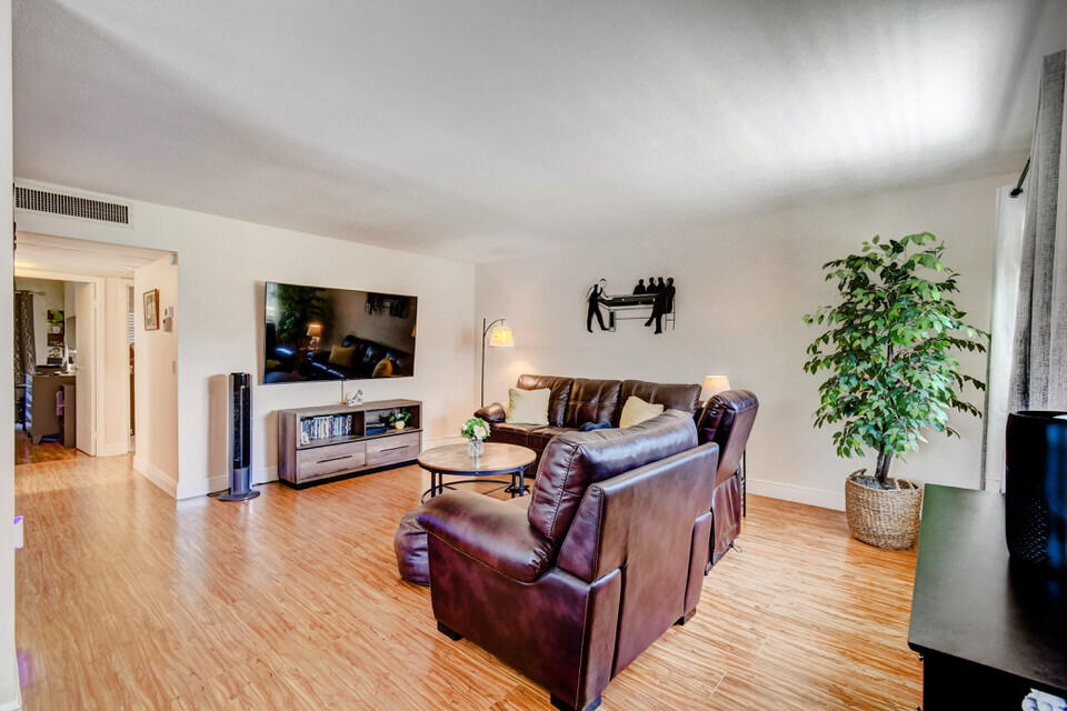 232 Monaco Way Delray Beach, FL 33446 - Photo 2 of 40 08_dsc_4321_2_3_4_5