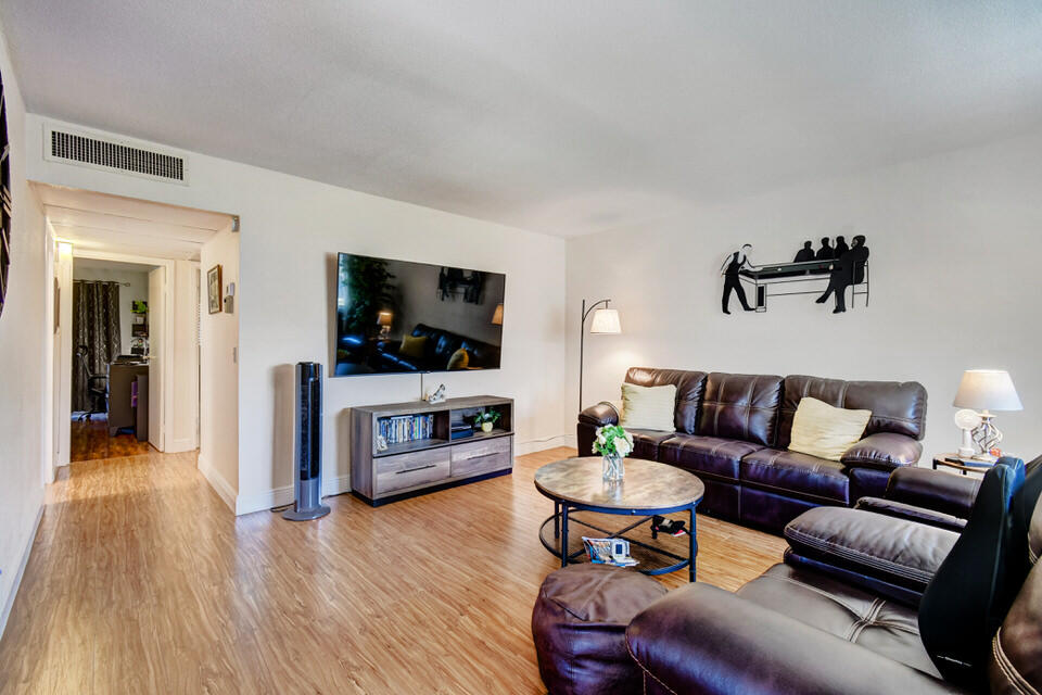 232 Monaco Way Delray Beach, FL 33446 - Photo 3 of 40 09_dsc_4331_2_3_4_5