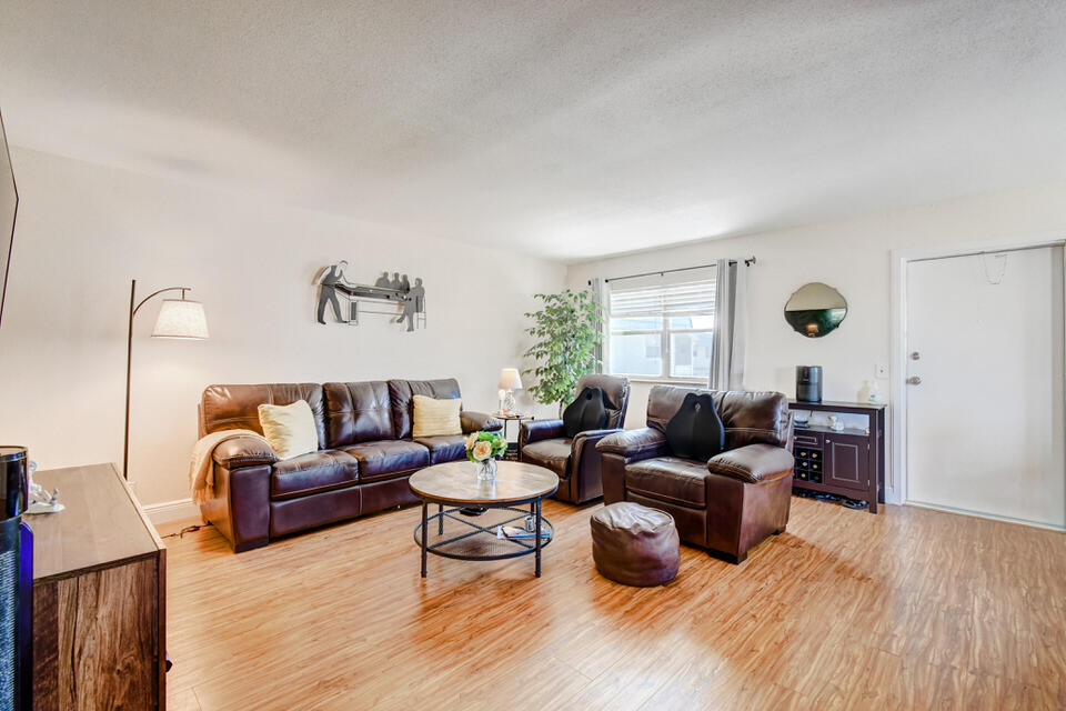 232 Monaco Way Delray Beach, FL 33446 - Photo 4 of 40 10_dsc_4336_37_38_39_40