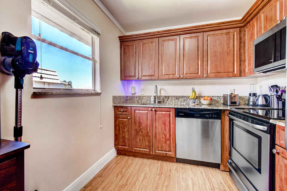 232 Monaco Way Delray Beach, FL 33446 - Photo 9 of 40 16_dsc_4366_67_68_69_70