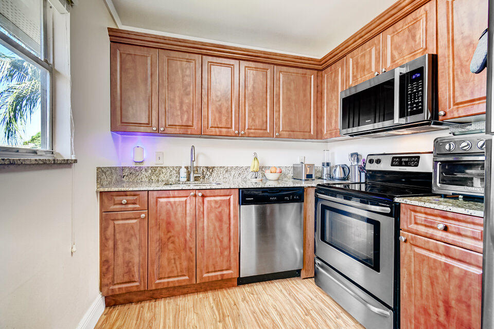 232 Monaco Way Delray Beach, FL 33446 - Photo 10 of 40 17_dsc_4376_77_78_79_80