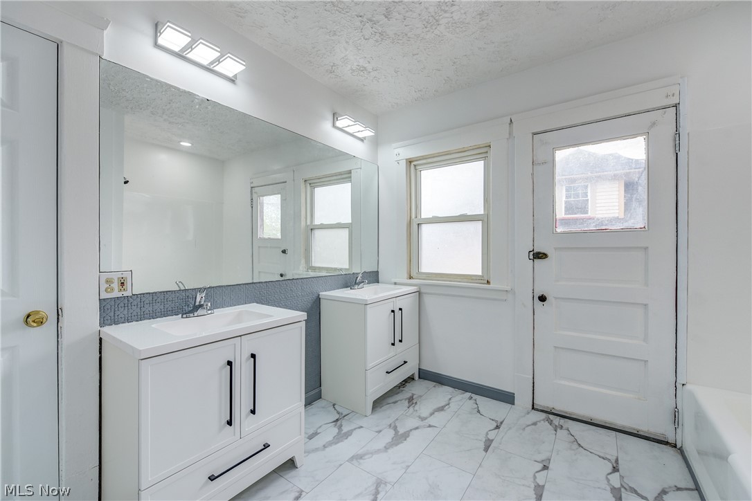 1671 Lee Road Cleveland Heights, OH 44118 - Photo 11 of 49