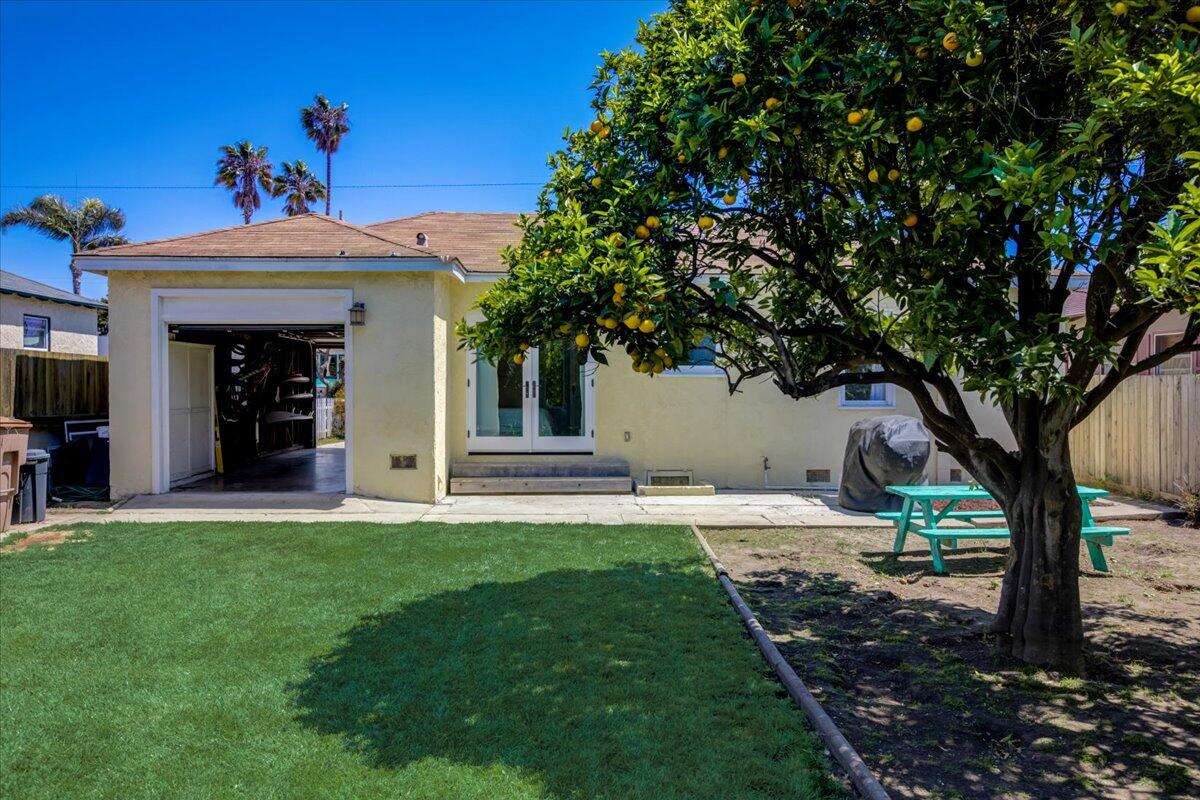 425 Howard Street Ventura, CA 93003 - Photo 30 of 31 a front view of a house with a yard