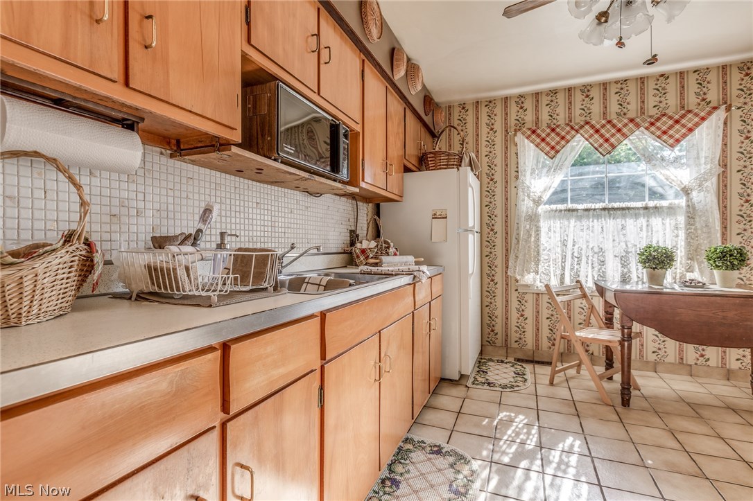 1380 Cranover Road Cleveland, OH 44124 - Photo 8 of 25