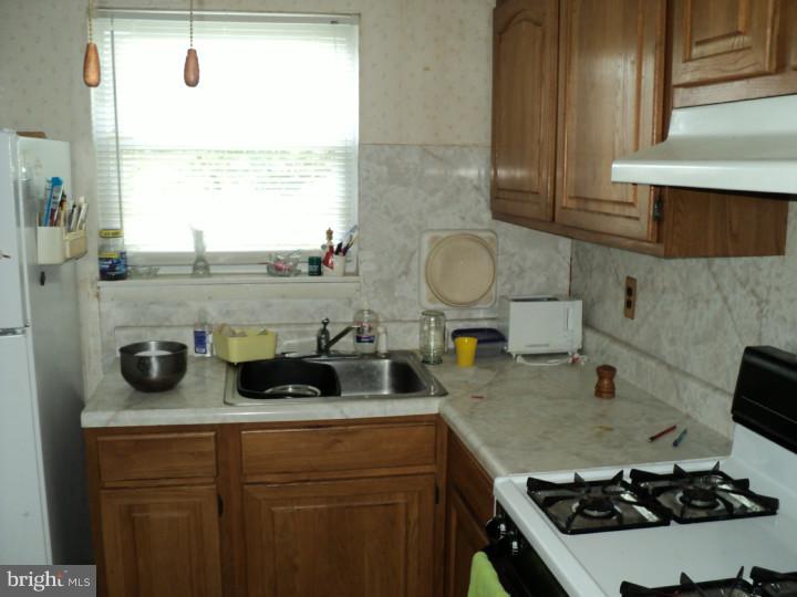 3674 Academy Road Philadelphia, PA 19154 - Photo 7 of 10 Kitchen