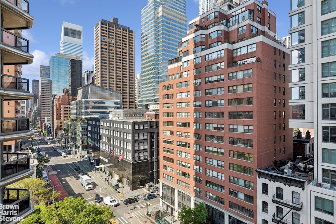200 East 61st Street, Unit 10D Manhattan, NY 10065 - Photo 5 of 9