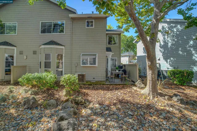 $555,000 | 235 Pebblecreek Court, Martinez, CA 94553