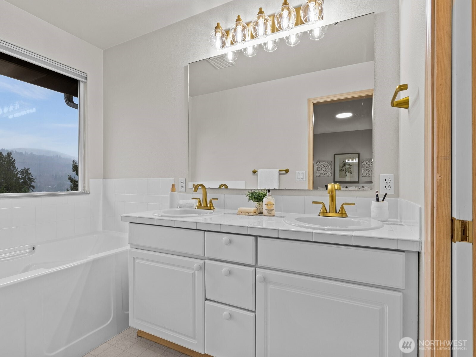 24094 Walker Valley Road Mount Vernon, WA 98274 - Photo 14 of 35