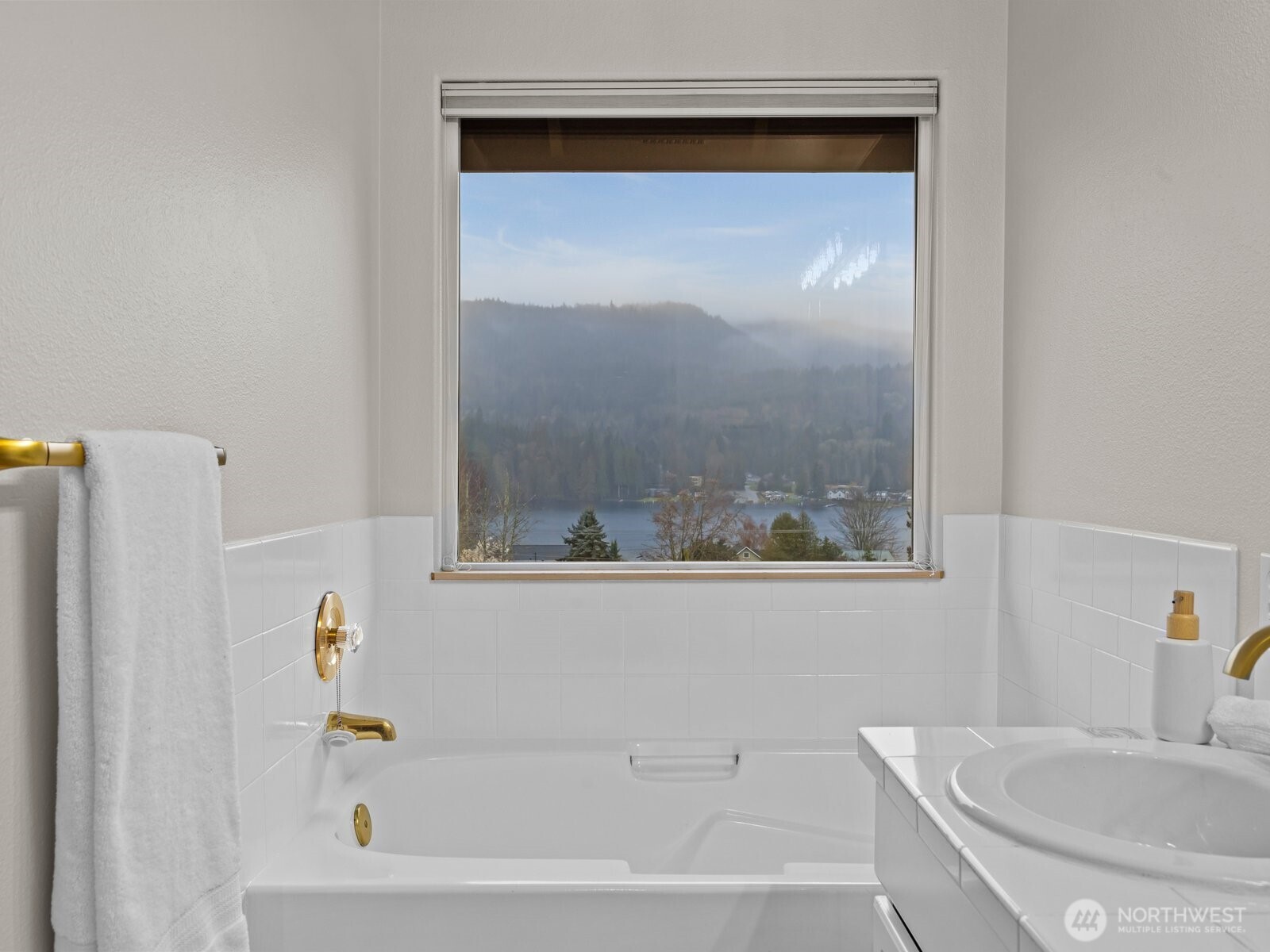 24094 Walker Valley Road Mount Vernon, WA 98274 - Photo 15 of 35