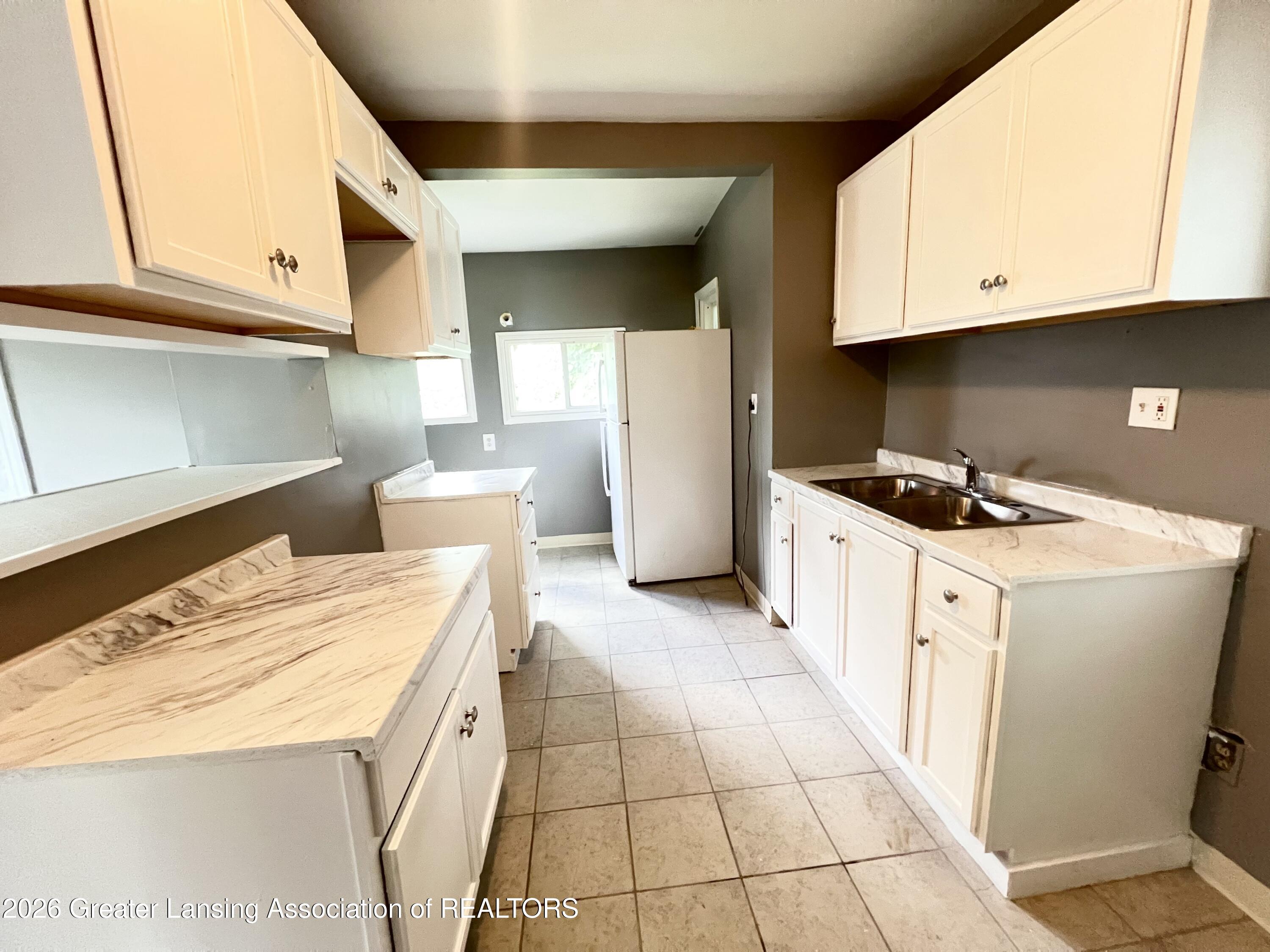933 Porter Street Lansing, MI 48906 - Photo 13 of 30 727869D6-3098-4D2A-A5F3-2ED43F9BA4C4