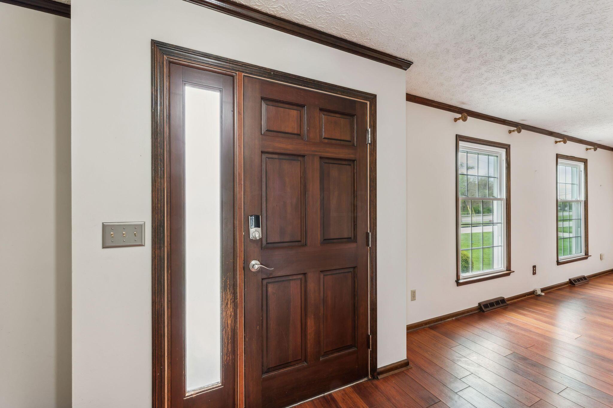6381 South Sunbury Road Westerville, OH 43081 - Photo 5 of 51 Foyer