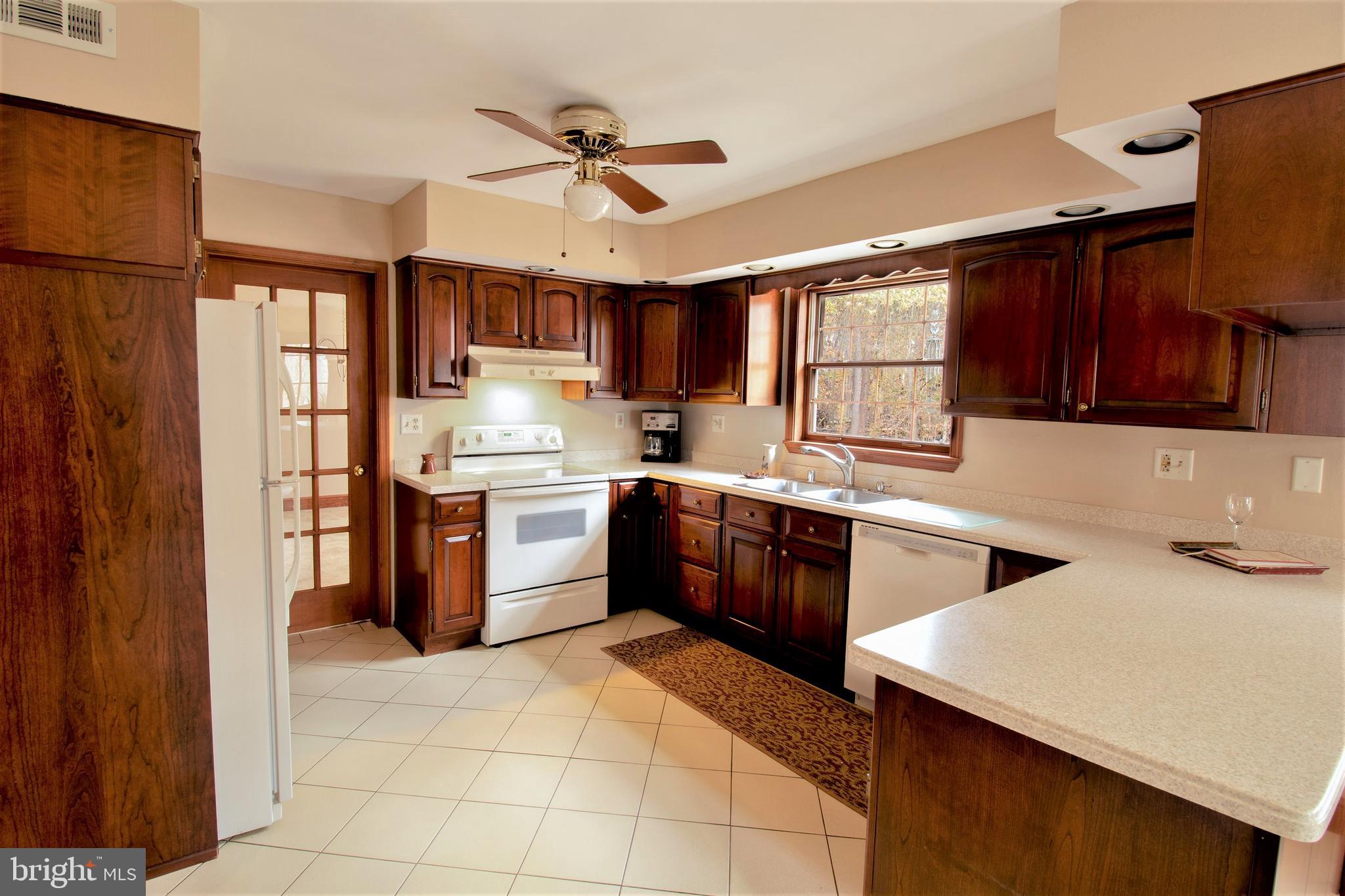 7782 Poplar Grove Road Severn, MD 21144 - Photo 6 of 52 Room for all the cooks in the family