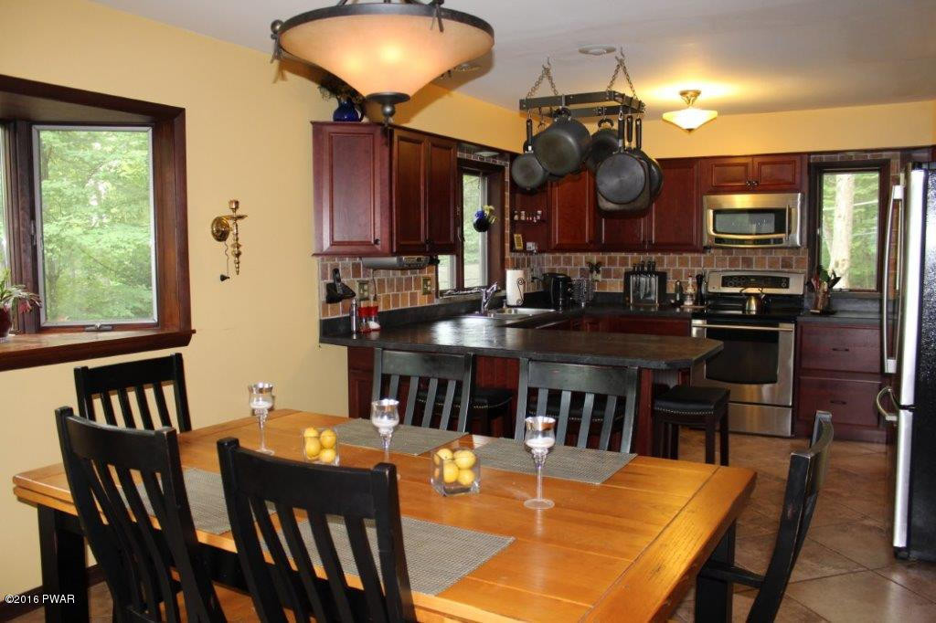 108 Wallenpaupack Road Lakeville, PA 18438 - Photo 4 of 20