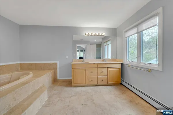$1,588,888 | 27 Highland Avenue, Demarest, NJ 07627