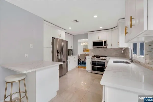 $1,588,888 | 27 Highland Avenue, Demarest, NJ 07627