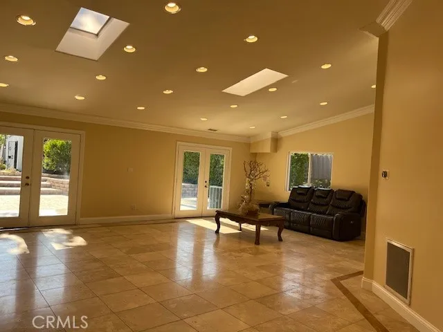 a view of livingroom with furniture