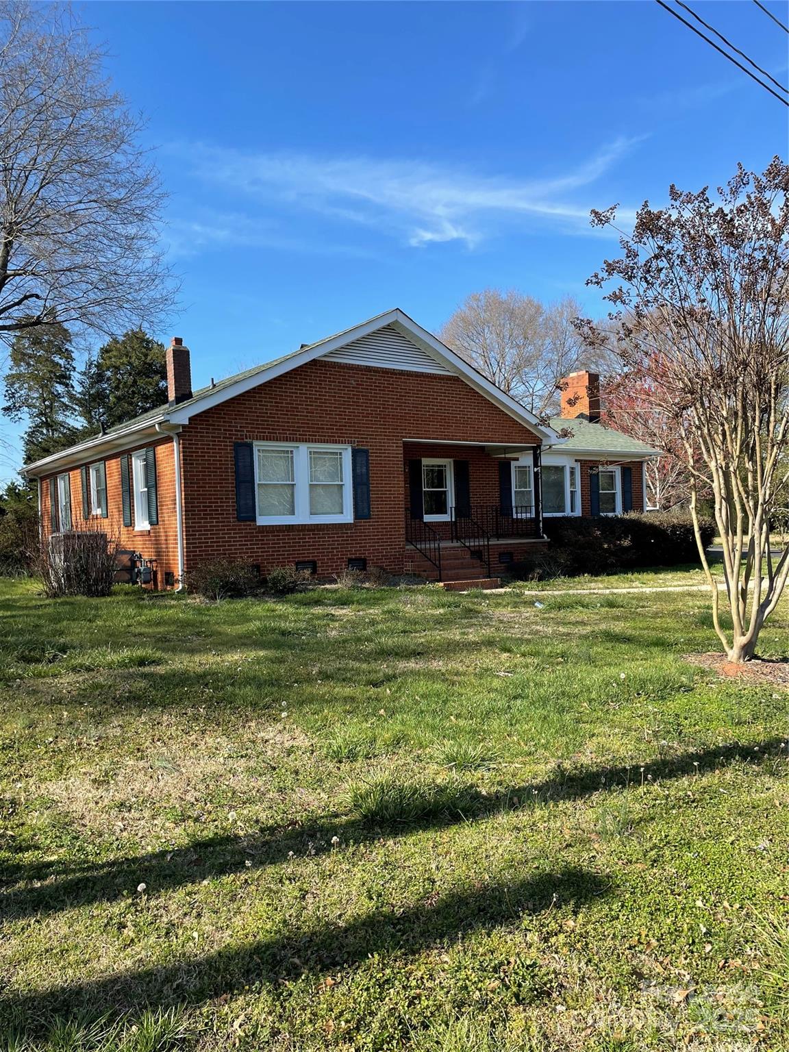 118 Peach Orchard Road Belmont, NC 28012 - Photo 3 of 4 a front view of a house with a garden