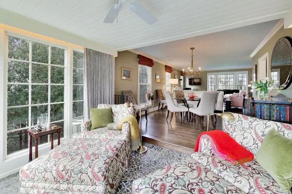$775,000 | 105 Lakeside Place, Highland Park, IL 60035