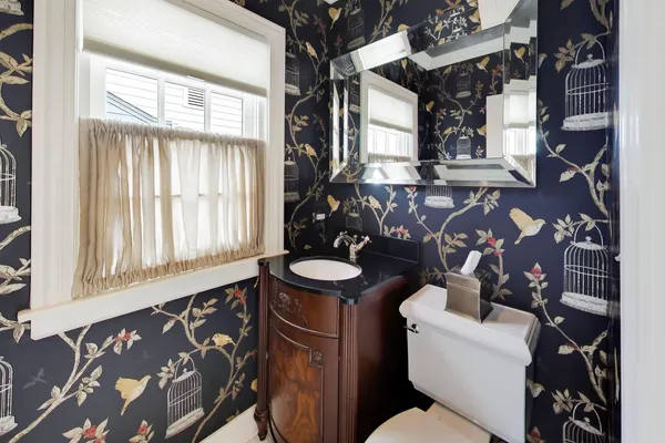 $775,000 | 105 Lakeside Place, Highland Park, IL 60035
